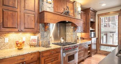 Base Camp 490 Private Hot Tub