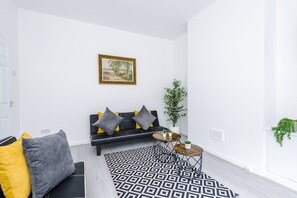 House, Ensuite | Lobby - Empire Liverpool Properties - Arundel Street (Liverpool)