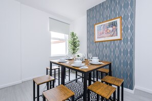 House, Ensuite | Dining - Empire Liverpool Properties - Arundel Street (Liverpool)