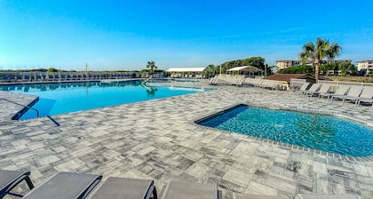 Beachy chic, steps from the beach!