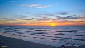 Beach nearby, beach towels - Unobstructed Beach View (Galveston)