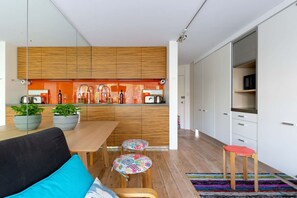 Dining - Sunlit Studio mins from Beach w/t Secluded Pool. (Mona Vale)