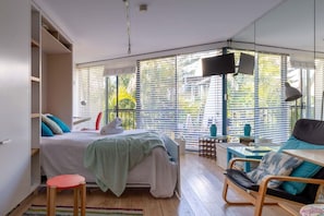 1 quarto, escrivaninha, ferros/tábuas de passar roupa, Wi-Fi