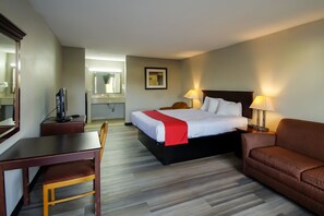 Desk, iron/ironing board, free WiFi, bed sheets - Cypress Inn & Suites Washington by OYO (Chocowinity)