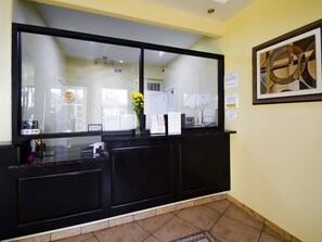 Reception - Cypress Inn & Suites Washington by OYO (Chocowinity)