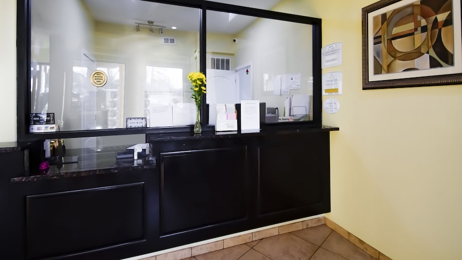 Cypress Inn & Suites Washington by OYO