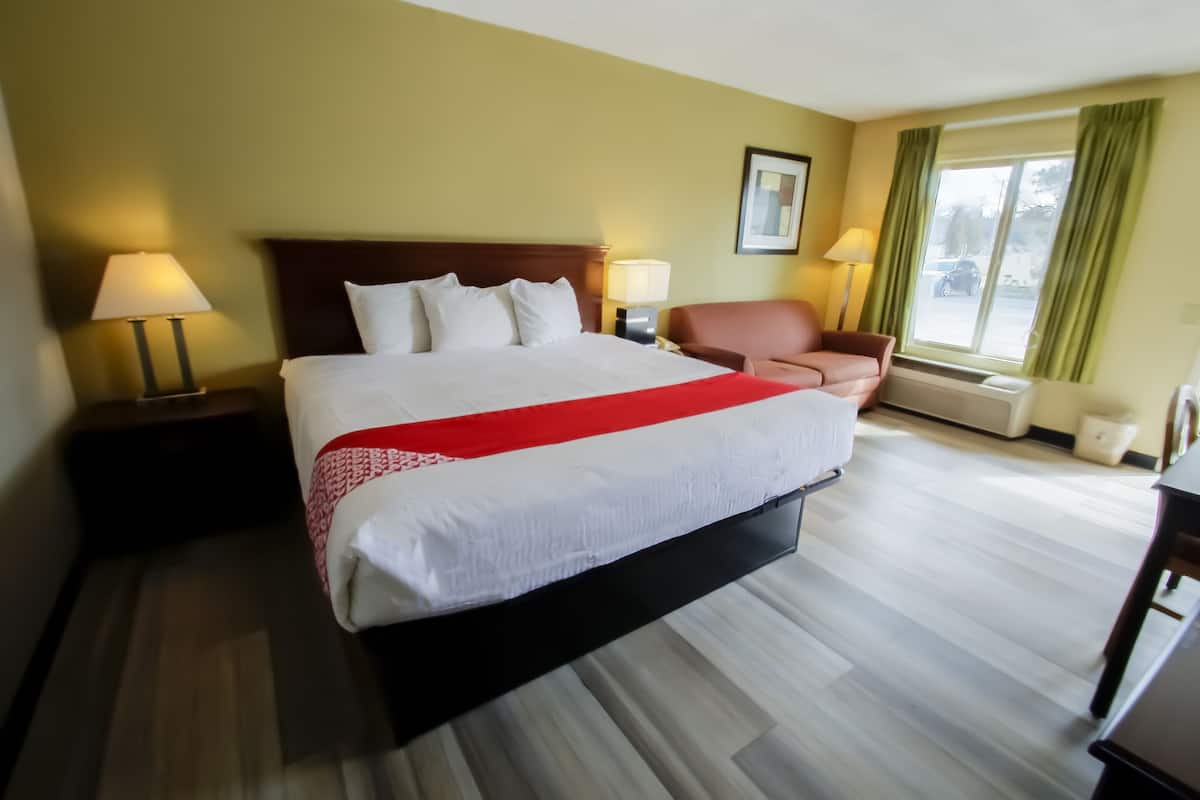 Room, 1 King Bed, Accessible | 1 bedroom, desk, iron/ironing board, free WiFi