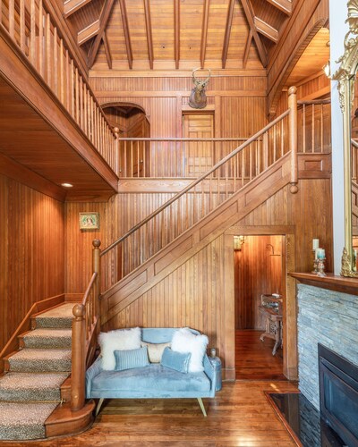 Breakwater Estate… perfect for Large Group Getaways!