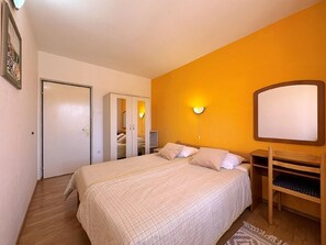 2 bedrooms