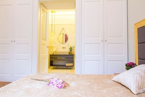 2 habitaciones, decoración personalizada y muebles diferentes 