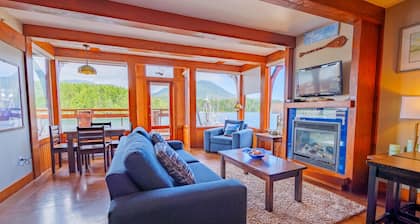 Safe Harbour | Downtown King Bed + Inlet View