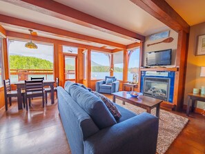 Fernseher, Kamin, DVD-Player