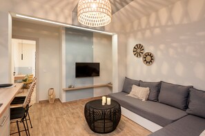 Smart TV - Salty Colours Apartments (Chania)