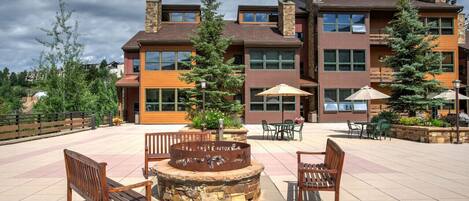 تناول الطعام بالخارج