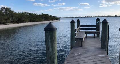 Old Floridian cottage in Historic Gulf Village