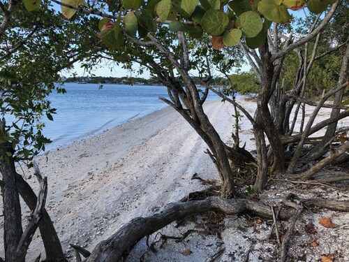 Old Floridian cottage in Historic Gulf Village