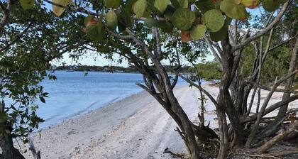 Old Floridian cottage in Historic Gulf Village