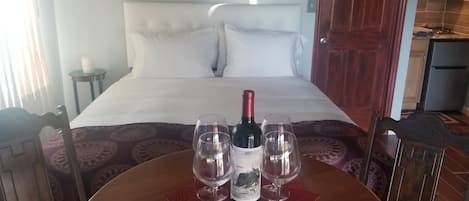 1 chambre, fer et planche Ă repasser, Wi-Fi gratuit, draps fournis