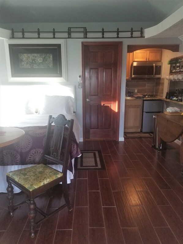 1 chambre, fer et planche à repasser, accès au Wi-Fi (inclus)