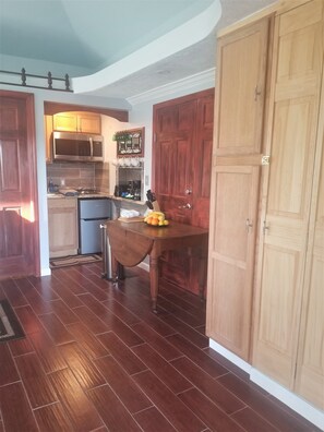 Fridge, microwave, stovetop, coffee/tea maker