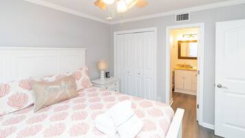 2 chambres, bureau, fer et planche à repasser, lit parapluie