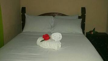 3 chambres, coffres-forts dans les chambres, Wi-Fi, draps fournis