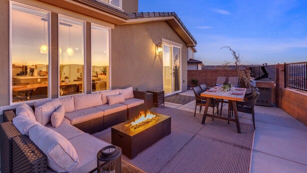 An outdoor patio with a fire feature, seating area, and a dining table. - Paseos 1101, Private Hot Tub, Outdoor Games & Shared Pickleball Courts! (Washington)