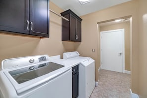 Interior - Newly meticulously remodeled 4 bedroom, 2 bath home with green belt view. (Chandler)