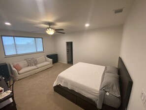 3 chambres, bureau, Wi-Fi gratuit, draps fournis