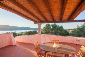 屋外ダイニングエリア