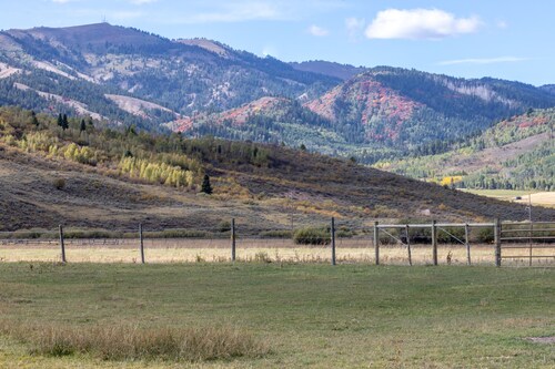 Spotted Moon Ranch - River Front - One Bedroom King Cabin