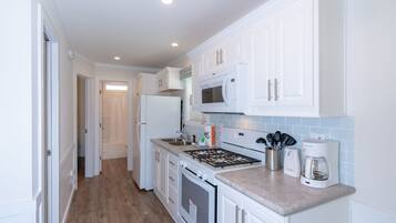 Cottage | Private kitchen | Full-size fridge, microwave, stovetop, coffee/tea maker