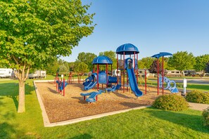 Khu vui chơi trẻ em - ngoài trời