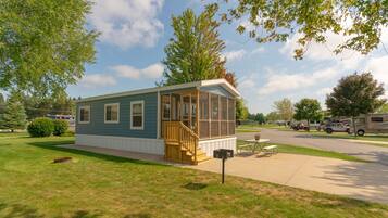 Cottage | 2 bedrooms, free WiFi, bed sheets