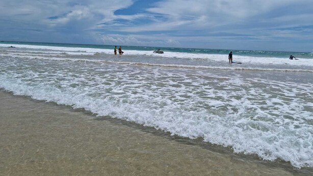 A beach with waves and people in the water. - Villa Talpe 5 Bedrooms & Massage Pool (Unawatuna)
