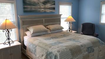 3 bedrooms, desk, iron/ironing board, free WiFi