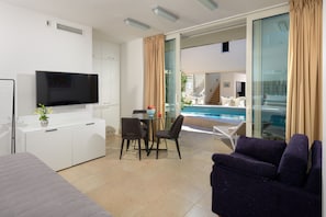 Smart TV, fireplace, DVD player