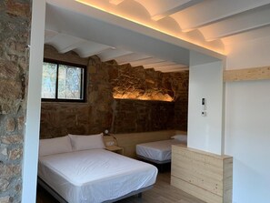 6 bedrooms, iron/ironing board, free WiFi, bed sheets - masoveria la boba (Vilanova de la Aguda)