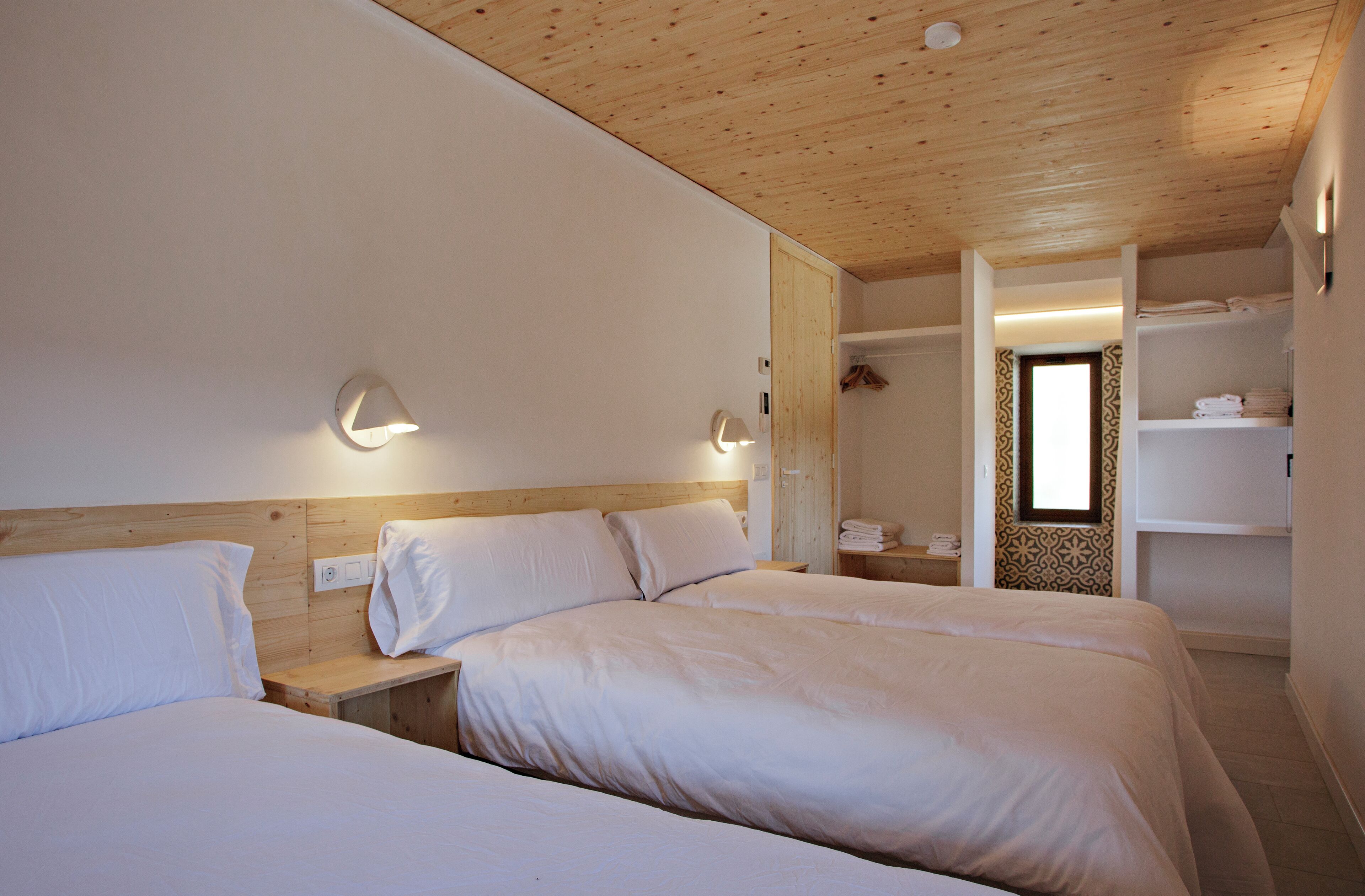 6 dormitorios, tabla de planchar con plancha, wifi gratis y ropa de cama