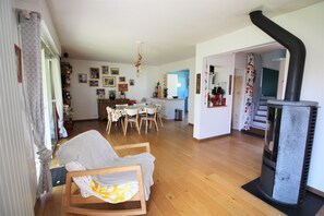 TV, foosball, books, stereo