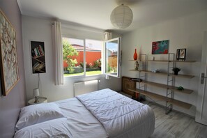 4 chambres, fer et planche à repasser, lit parapluie, Wi-Fi gratuit