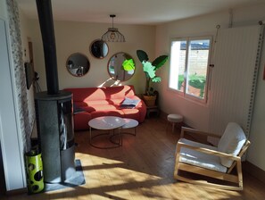 TV, foosball, books, stereo