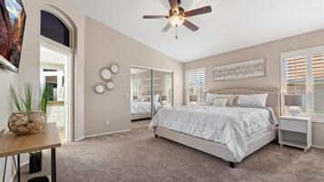 3 chambres, bureau, fer et planche Ă repasser, lit parapluie