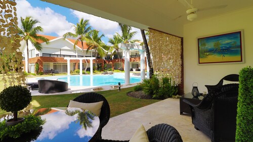 Luxury Condo, 3 Bedrooms, 2 Bathrooms<br>Beds Type: 1 King, 1 Queen, 1 Full.