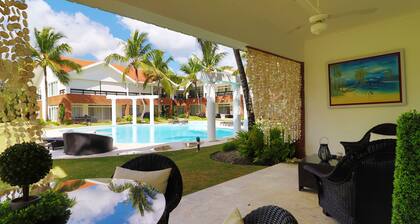 Luxury Condo, 3 Bedrooms, 2 Bathrooms<br>Beds Type: 1 King, 1 Queen, 1 Full.