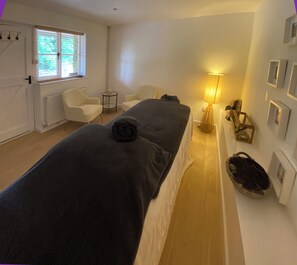 8 bedrooms, iron/ironing board, free WiFi, bed sheets - Swallet Farm : Large Group Accommodation in the Mendips (Bristol)