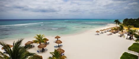 Beach nearby, sun-loungers, beach towels
