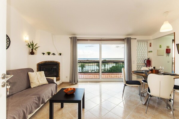 2 عدّة غرف نوم ومكواة/لوح كي وواي فاي