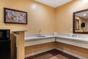 Interior - Econo Lodge near Home Depot Center (Carson)