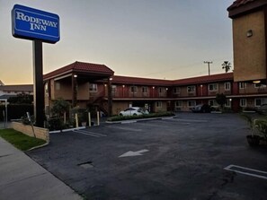 Exterior - Econo Lodge near Home Depot Center (Carson)